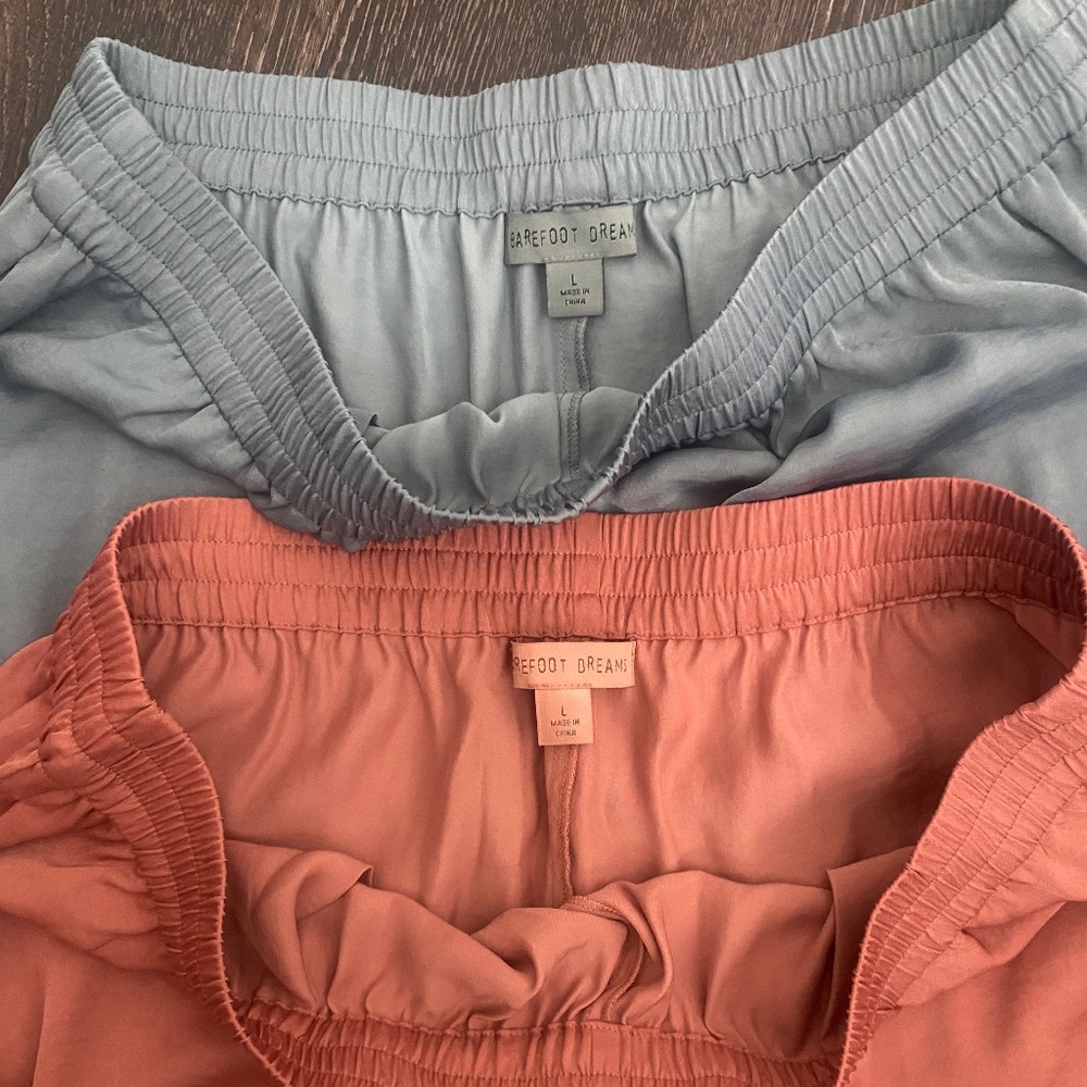 2 Barefoot dreams pants